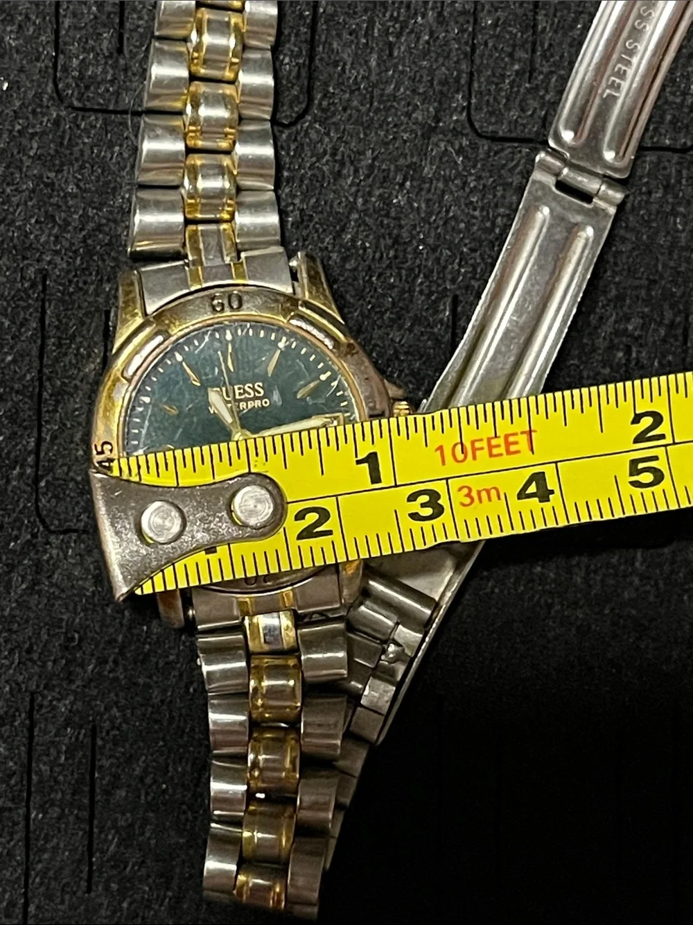Guess women watch